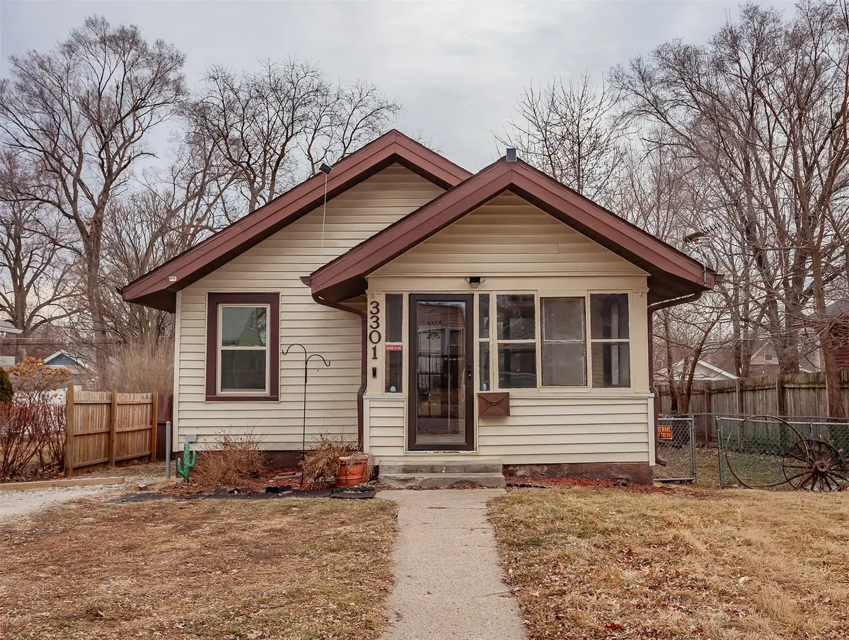 3301 Columbia Street, Des Moines, IA 50313 - #1