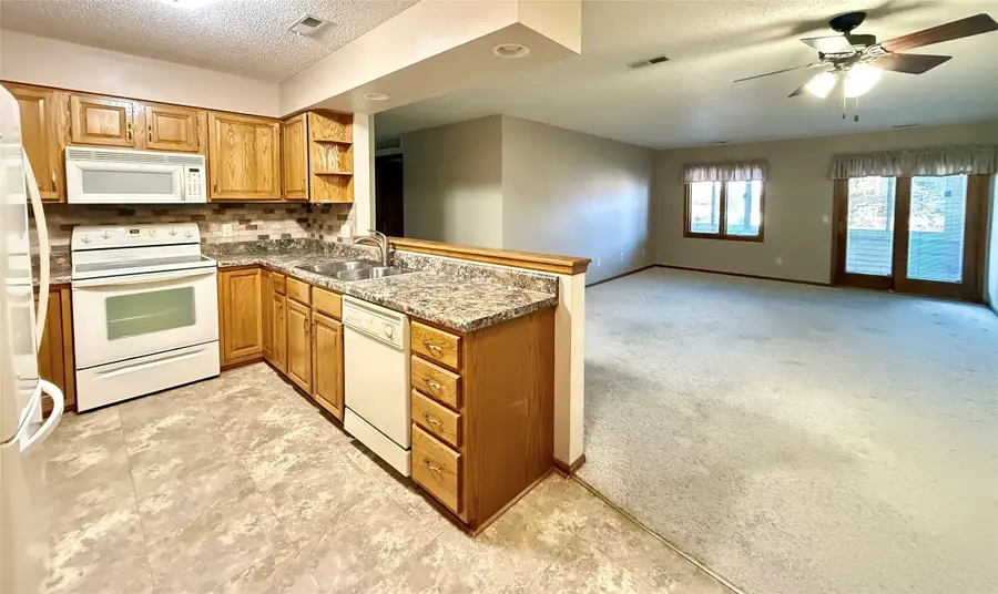 409 SE Delaware Avenue #202, Ankeny, IA 50021 - #2