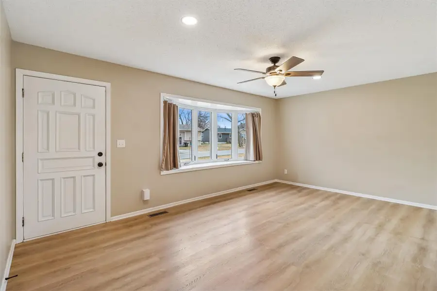 210 Market Avenue Sw, Mitchellville, IA 50169 - #3