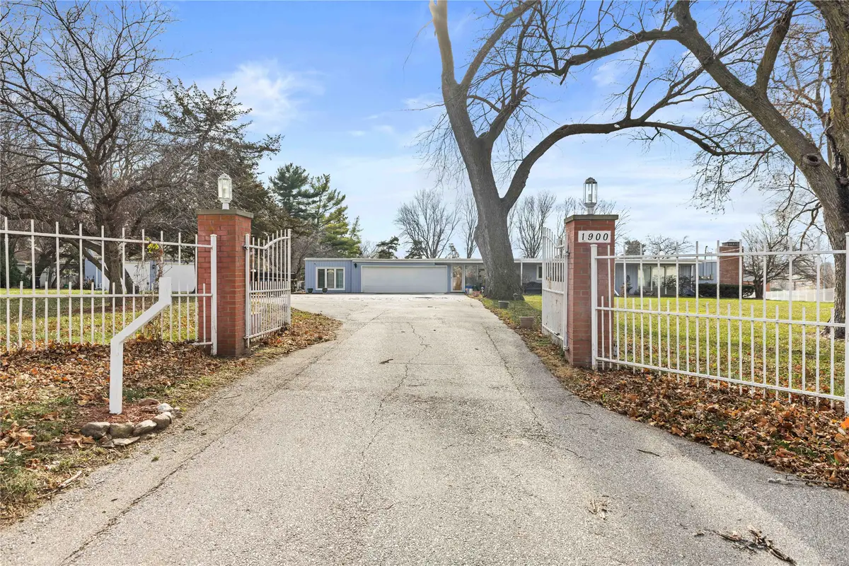 1900 Mckinley Avenue, Des Moines, IA 50315 - #1