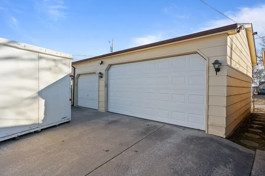 2433 E Walnut Street, Des Moines, IA 50317 - #2