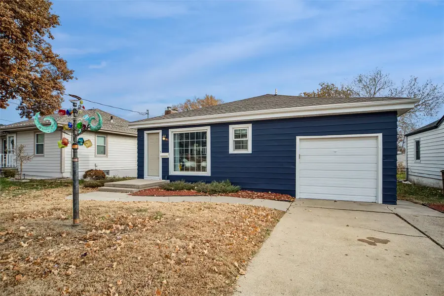 521 14th Street, West Des Moines, IA 50265 - #2