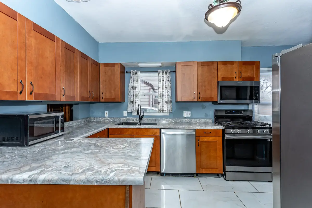 3122 Madison Avenue, Des Moines, IA 50310 - #1