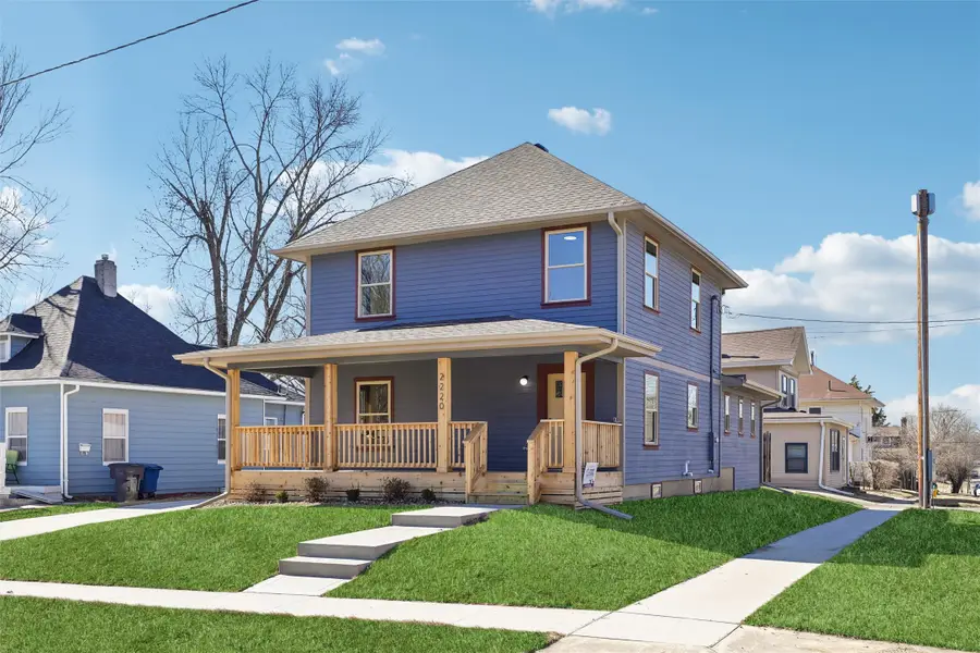 2220 E 13th Street, Des Moines, IA 50316 - #2