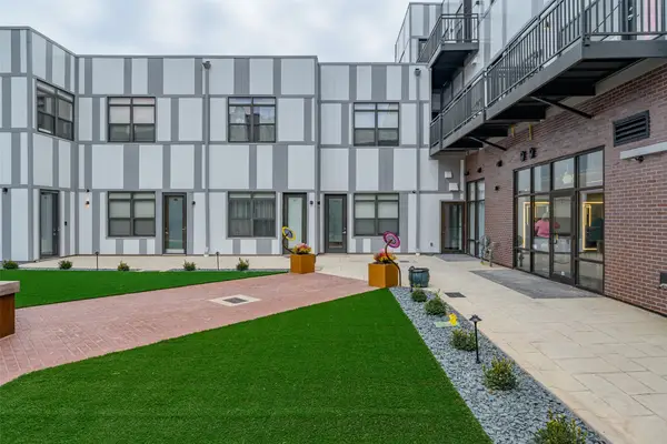 400 E Locust Street #101, Des Moines, IA 50309