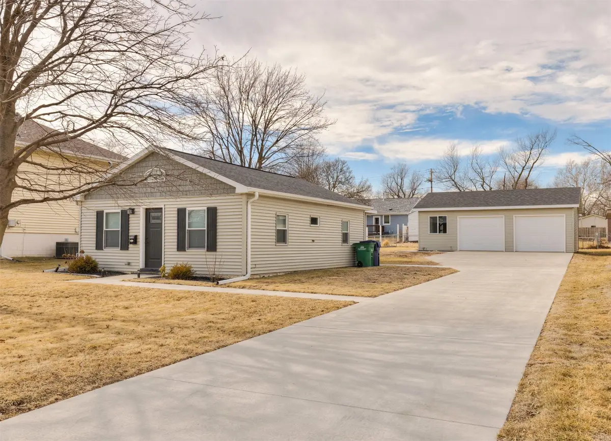4104 69th Street, Urbandale, IA 50322 - #1