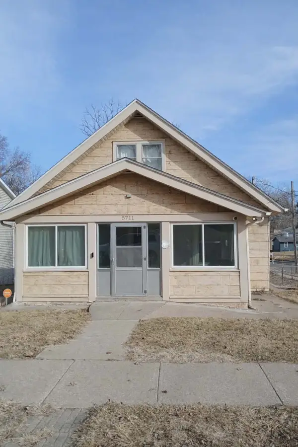 5711 SW 2nd Street, Des Moines, IA 50315