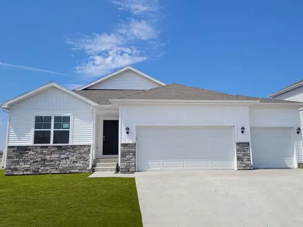 3035 Sweetwater Drive, Des Moines, IA 50320