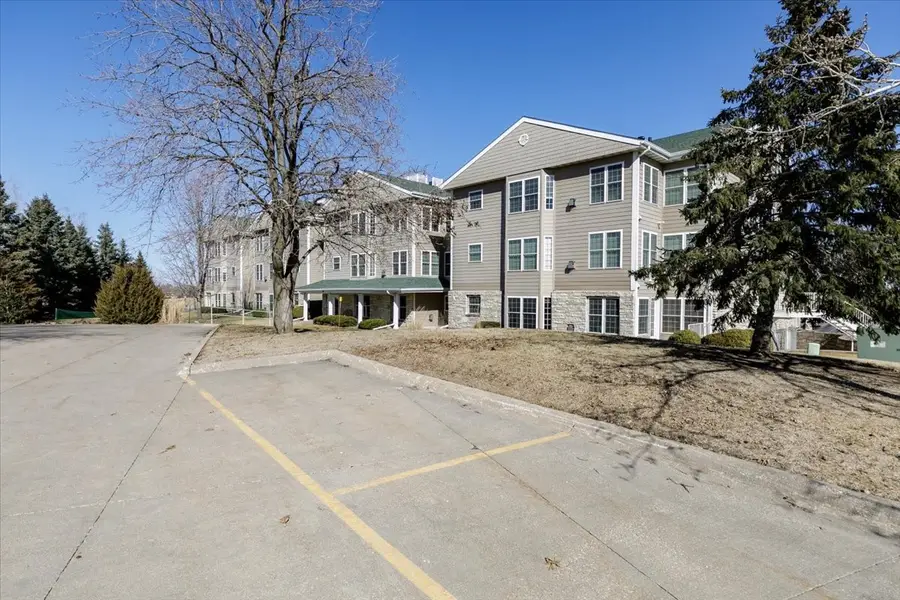 711 16th Avenue #U104, Grinnell, IA 50112 - #2