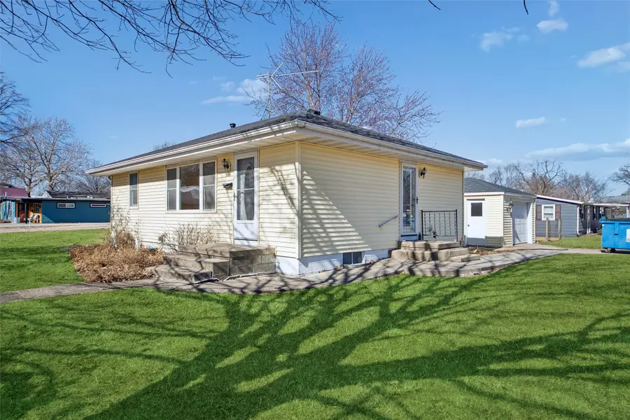 508 E Clinton Avenue, Indianola, IA 50125 - #2