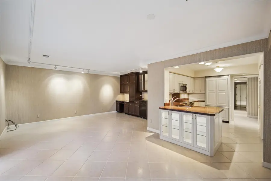 4004 Grand Avenue #103, Des Moines, IA 50312 - #2