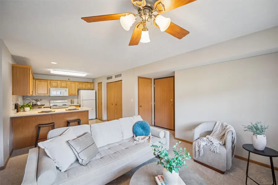 5916 Sutton Place #1, Urbandale, IA 50322 - #3