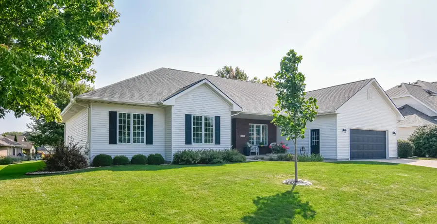 4609 Ashwood Drive, Urbandale, IA 50322 - #2
