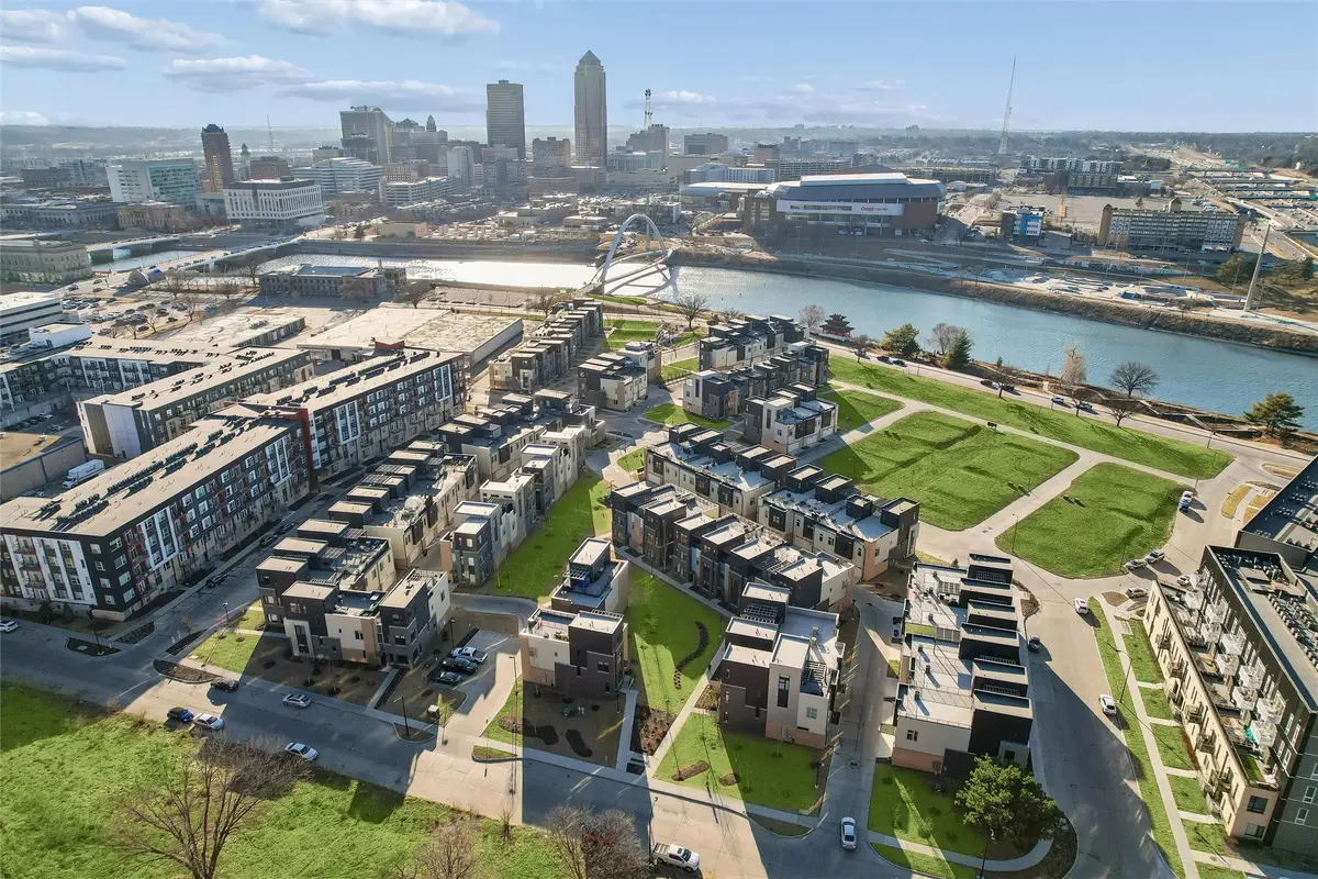 857 E 2nd Street, Des Moines, IA 50309 - #1