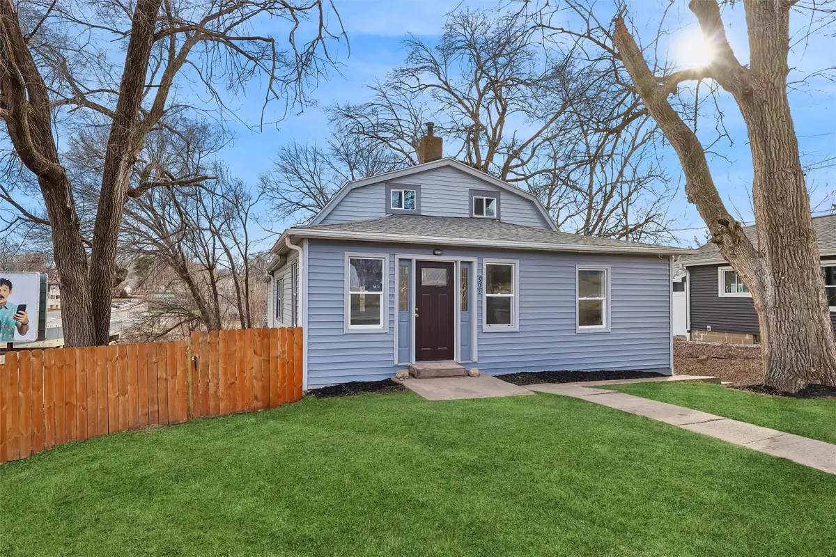 902 Hackley Avenue, Des Moines, IA 50315 - #1