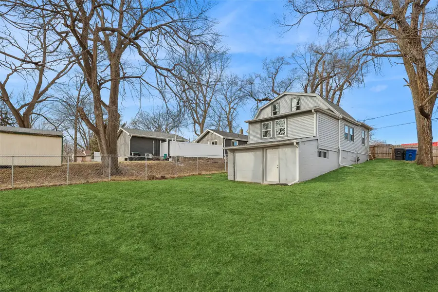 902 Hackley Avenue, Des Moines, IA 50315 - #2