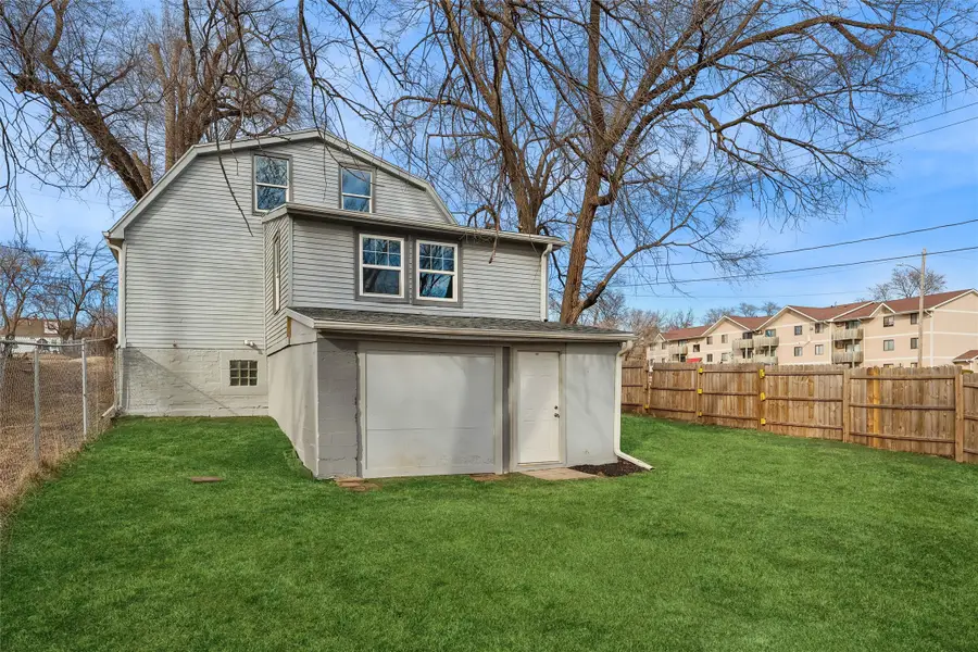 902 Hackley Avenue, Des Moines, IA 50315 - #3