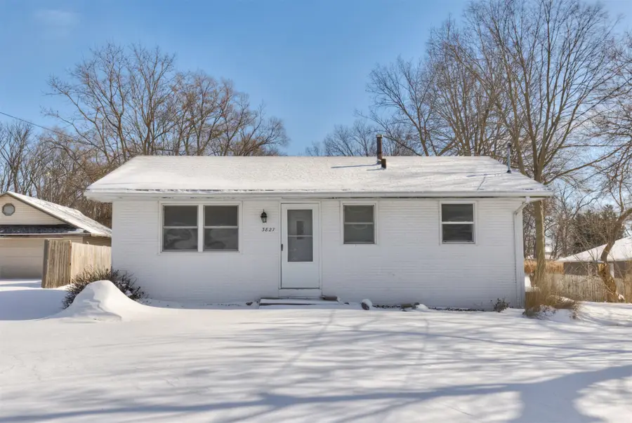 3827 E 27th Street, Des Moines, IA 50317 - #2