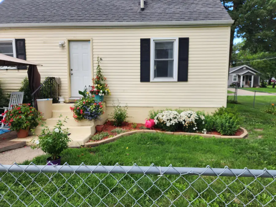 3101 E Clinton Avenue, Des Moines, IA 50317 - #3