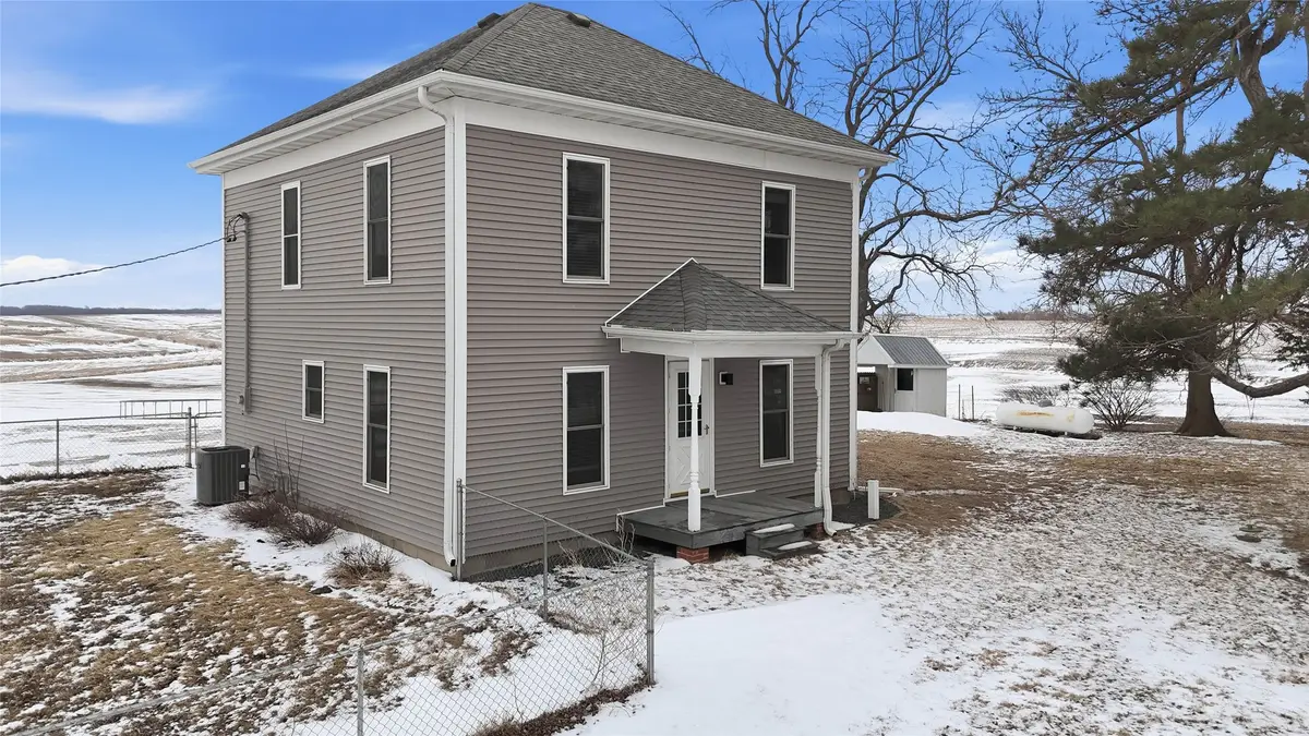5704 E 28th Street N, Newton, IA 50208 - #1