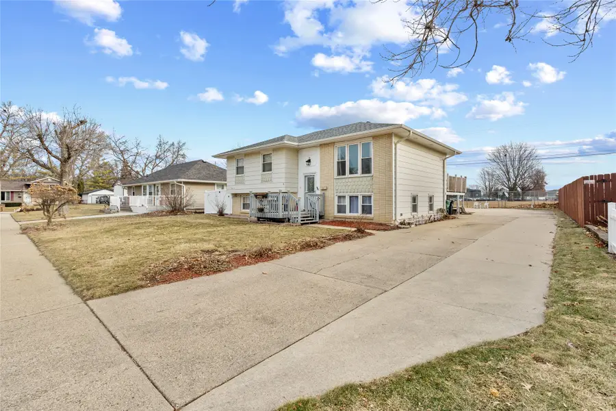903 4th Avenue Se, Altoona, IA 50009 - #2