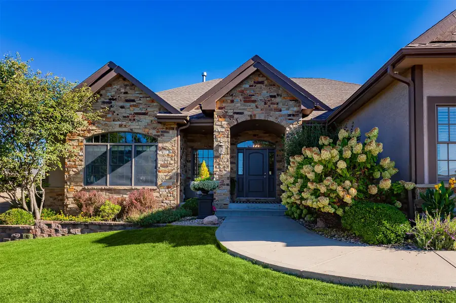 15501 Plum Drive, Urbandale, IA 50323 - #2