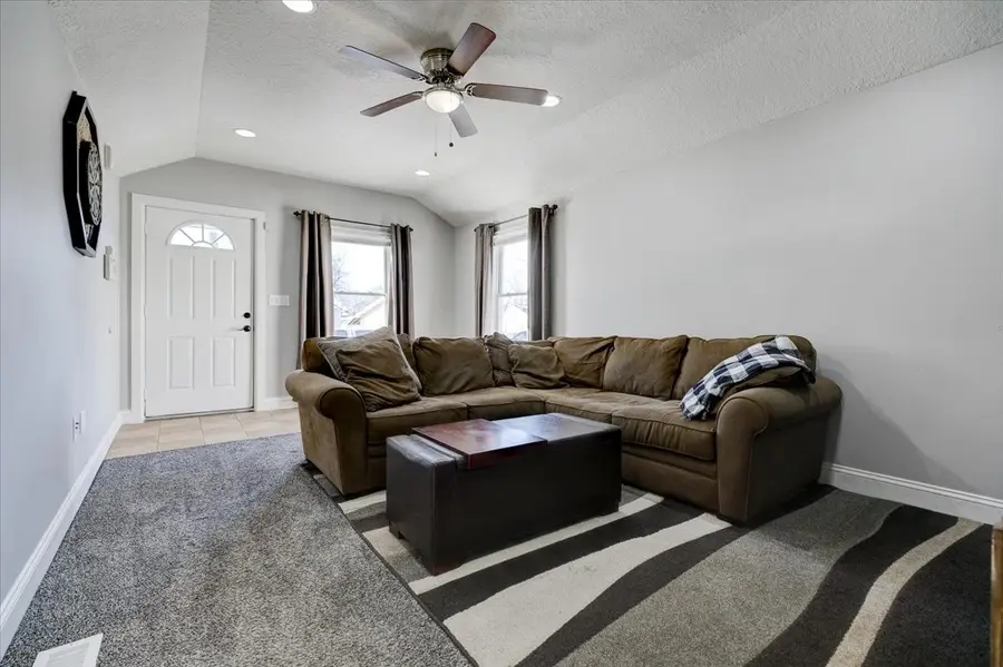 815 E 25th Street, Des Moines, IA 50317 - #3