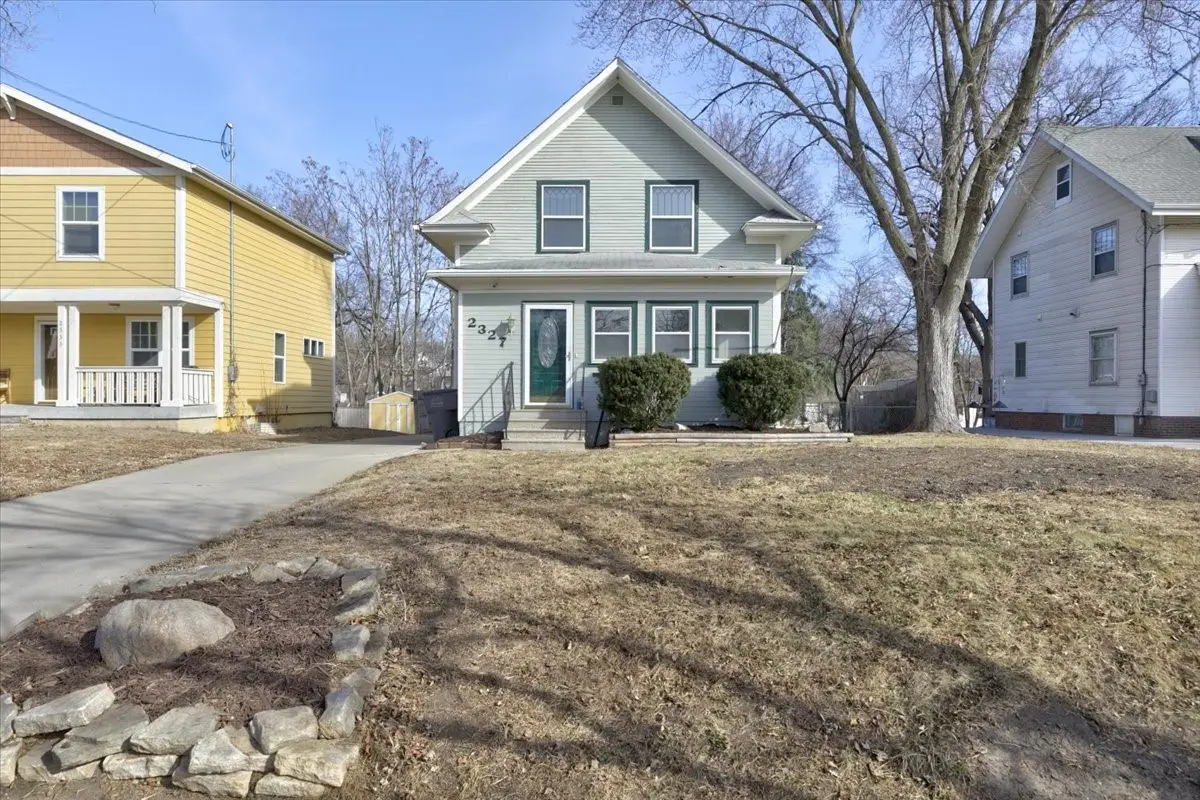 2327 E 9th Street, Des Moines, IA 50316 - #1