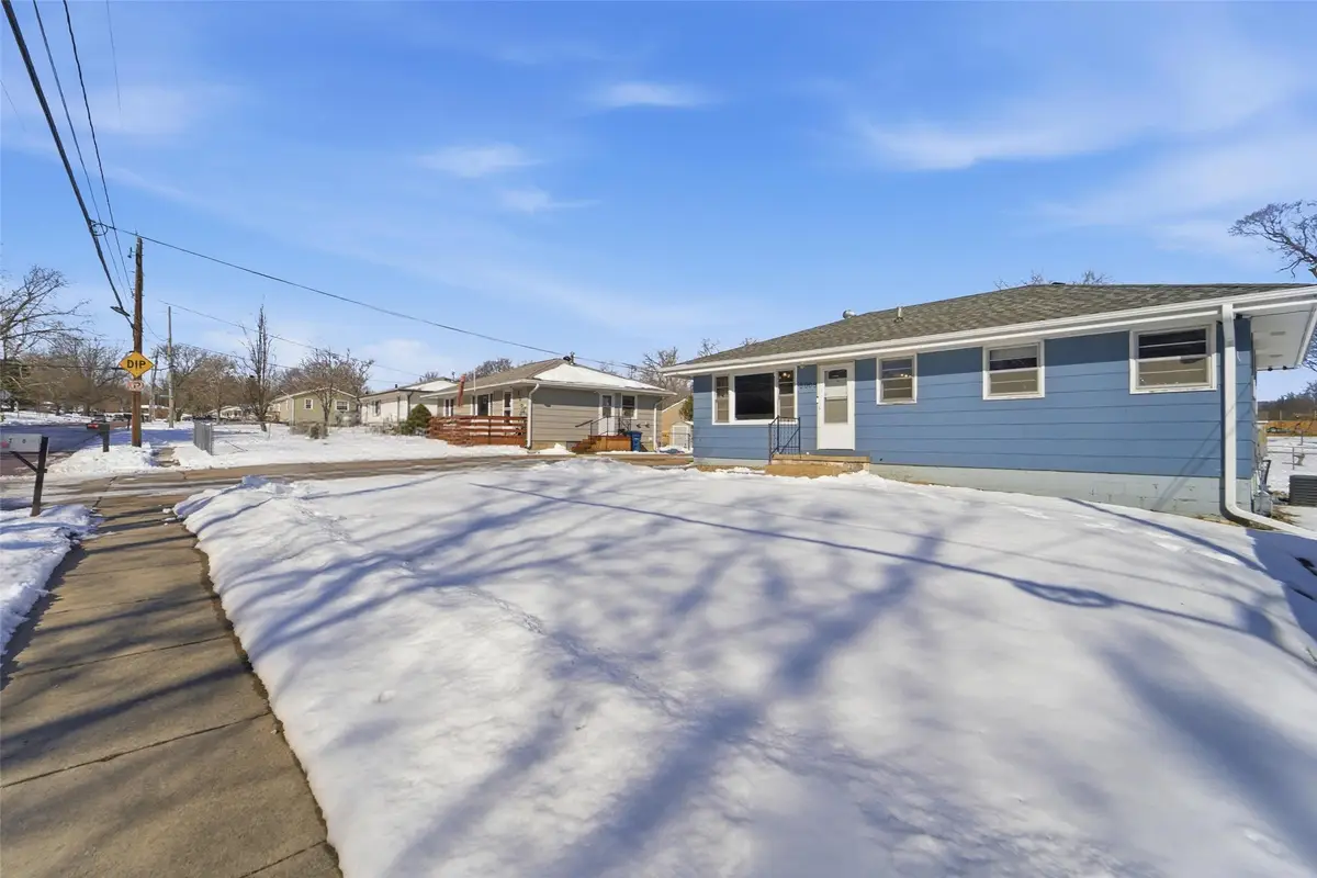 3008 E Shawnee Avenue, Des Moines, IA 50317 - #1