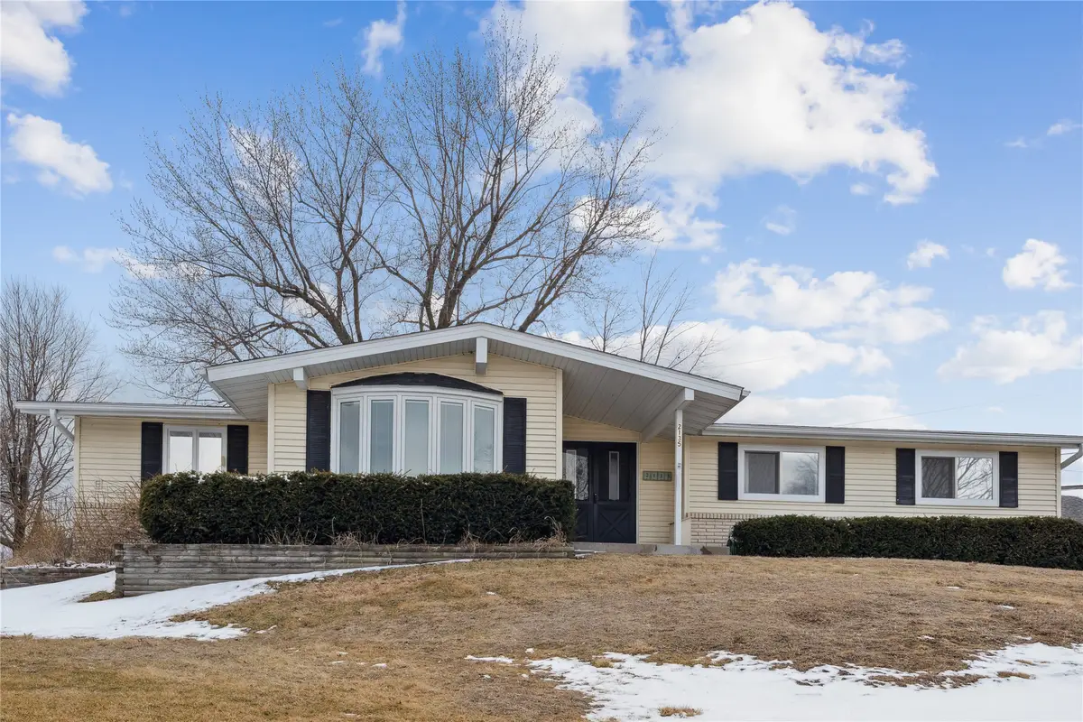 2135 Country Club Drive, Grinnell, IA 50112 - #1