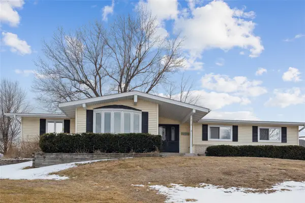 2135 Country Club Drive, Grinnell, IA 50112