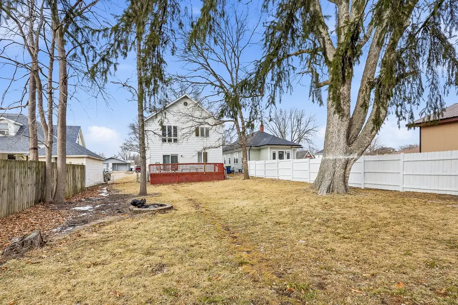 911 Franklin Street, Pella, IA 50219 - #3