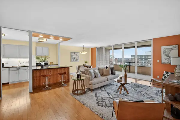 3663 Grand Avenue #1004, Des Moines, IA 50312