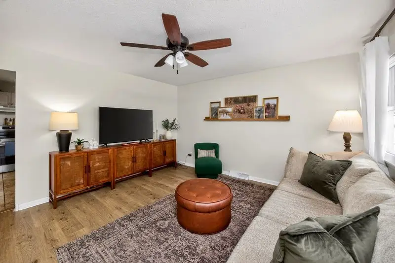 2804 Cambridge Street, Des Moines, IA 50313 - #2