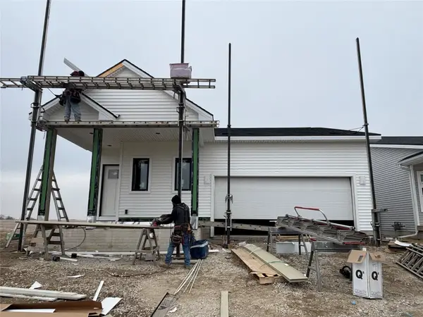 1823 Gordon Court, Norwalk, IA 50211