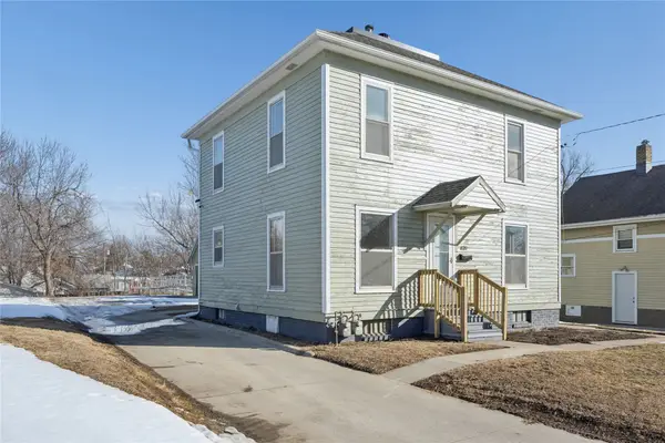 820 1st Avenue E, Newton, IA 50208