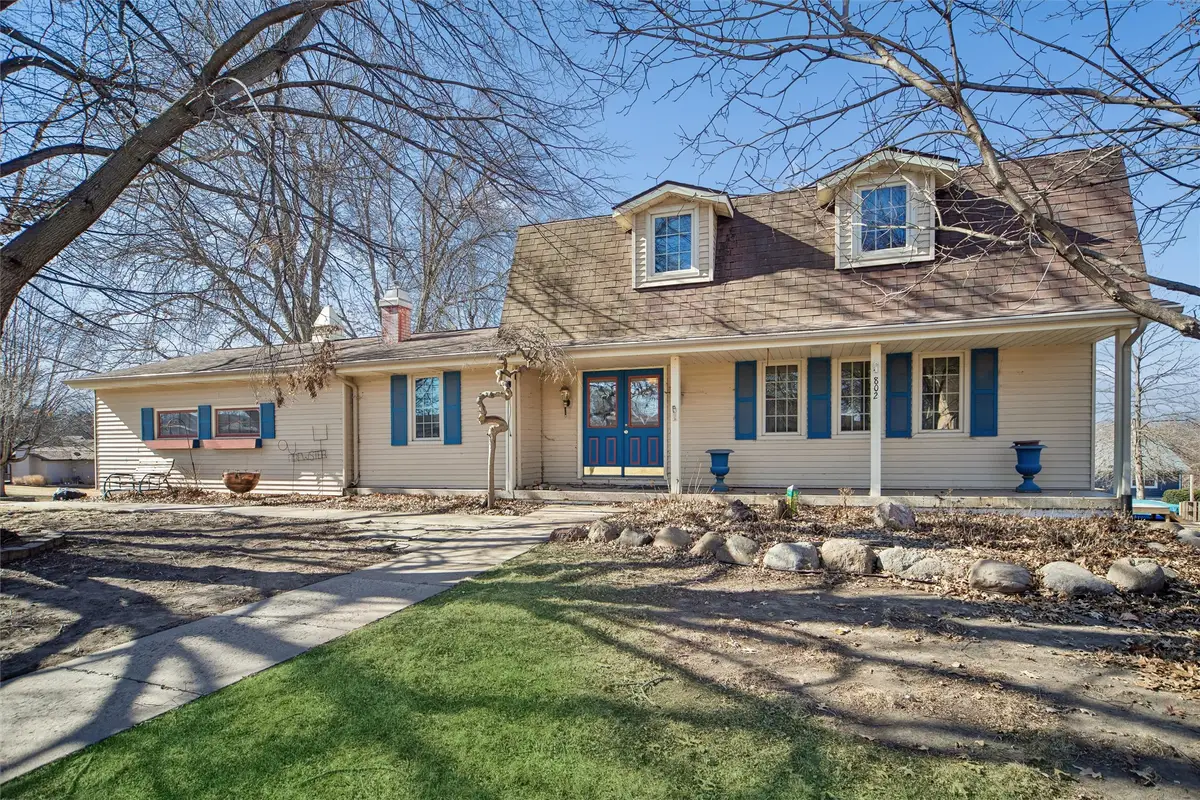 1802 W Grandview Drive, Knoxville, IA 50138 - #1