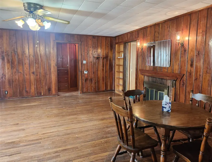 102 E Cronkhite Street, Knoxville, IA 50138 - #3