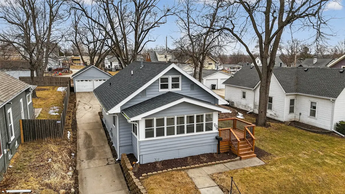 709 9th Street, West Des Moines, IA 50265 - #1