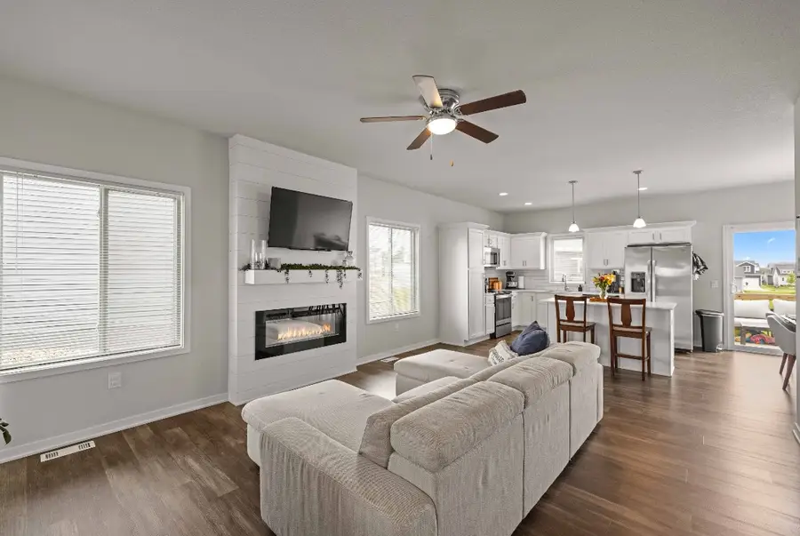 16660 Mill Pond Drive, Urbandale, IA 50323 - #3