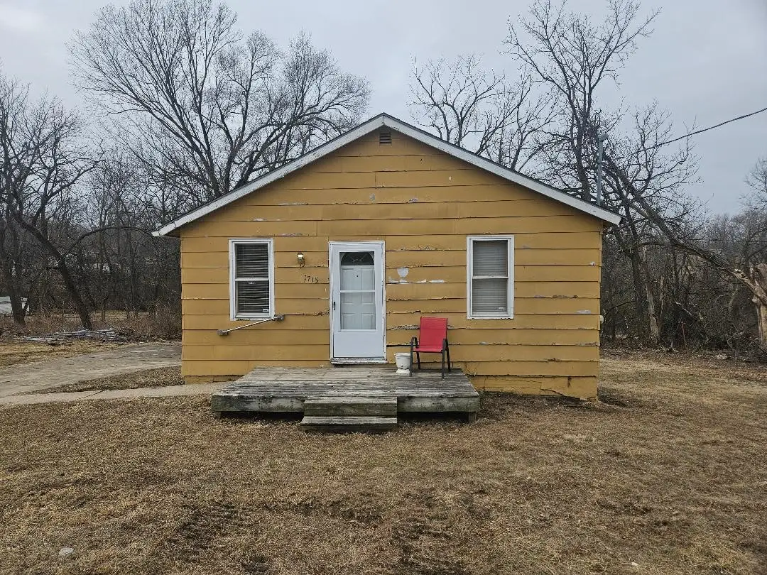 1715 E Diehl Avenue, Des Moines, IA 50320 - #1