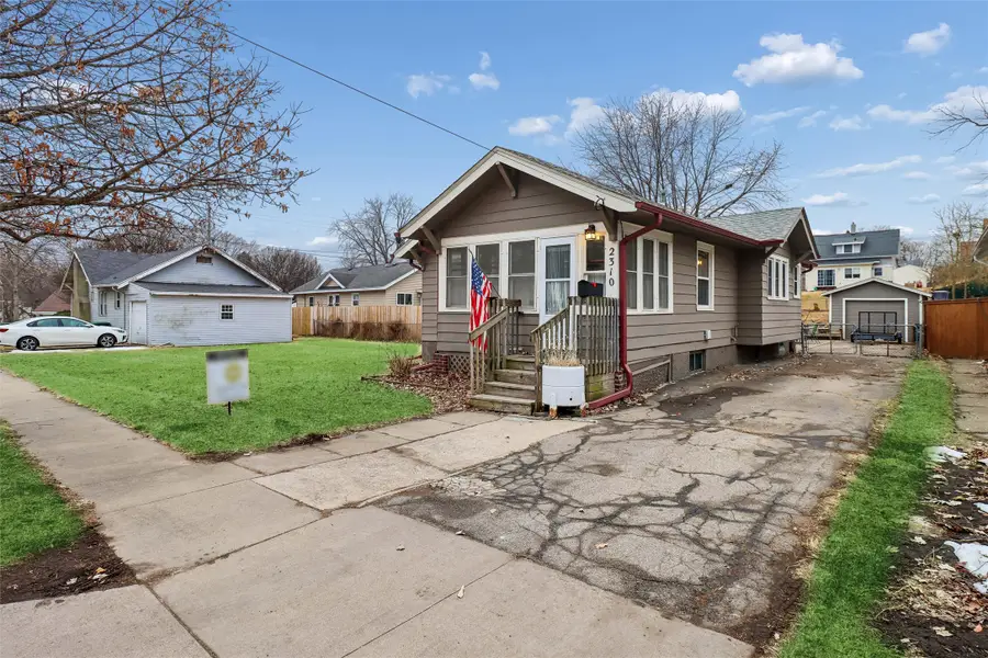 2310 E 11th Street, Des Moines, IA 50316 - #2