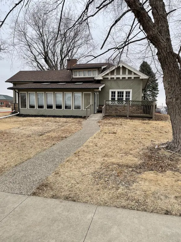 528 W Pershing Drive, Brooklyn, IA 52211