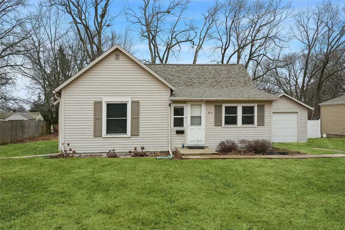 909 E Euclid Avenue, Indianola, IA 50125 - #1