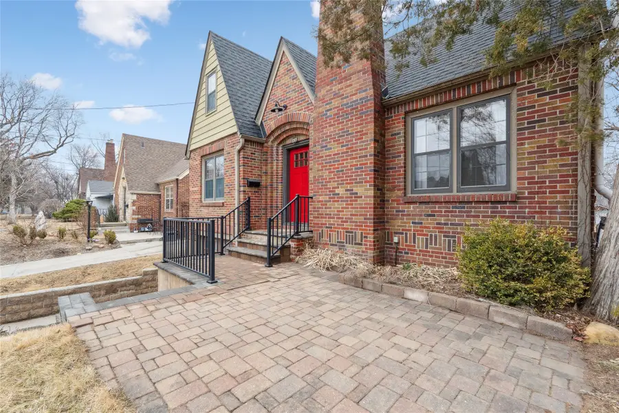 2207 39th Street, Des Moines, IA 50310 - #3