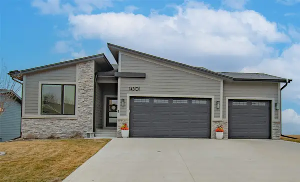 14301 Sutton Drive, Urbandale, IA 50323