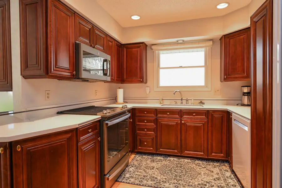 9627 Lincoln Avenue, Clive, IA 50325 - #3