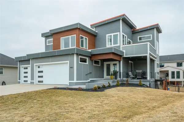 4921 Walker Circle, Johnston, IA 50131