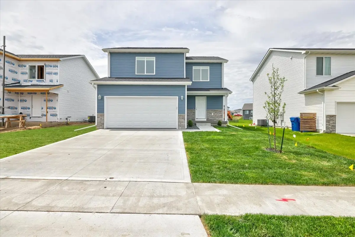 421 N 3rd Avenue E, Newton, IA 50208 - #1