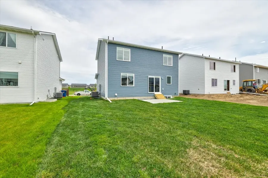 421 N 3rd Avenue E, Newton, IA 50208 - #2